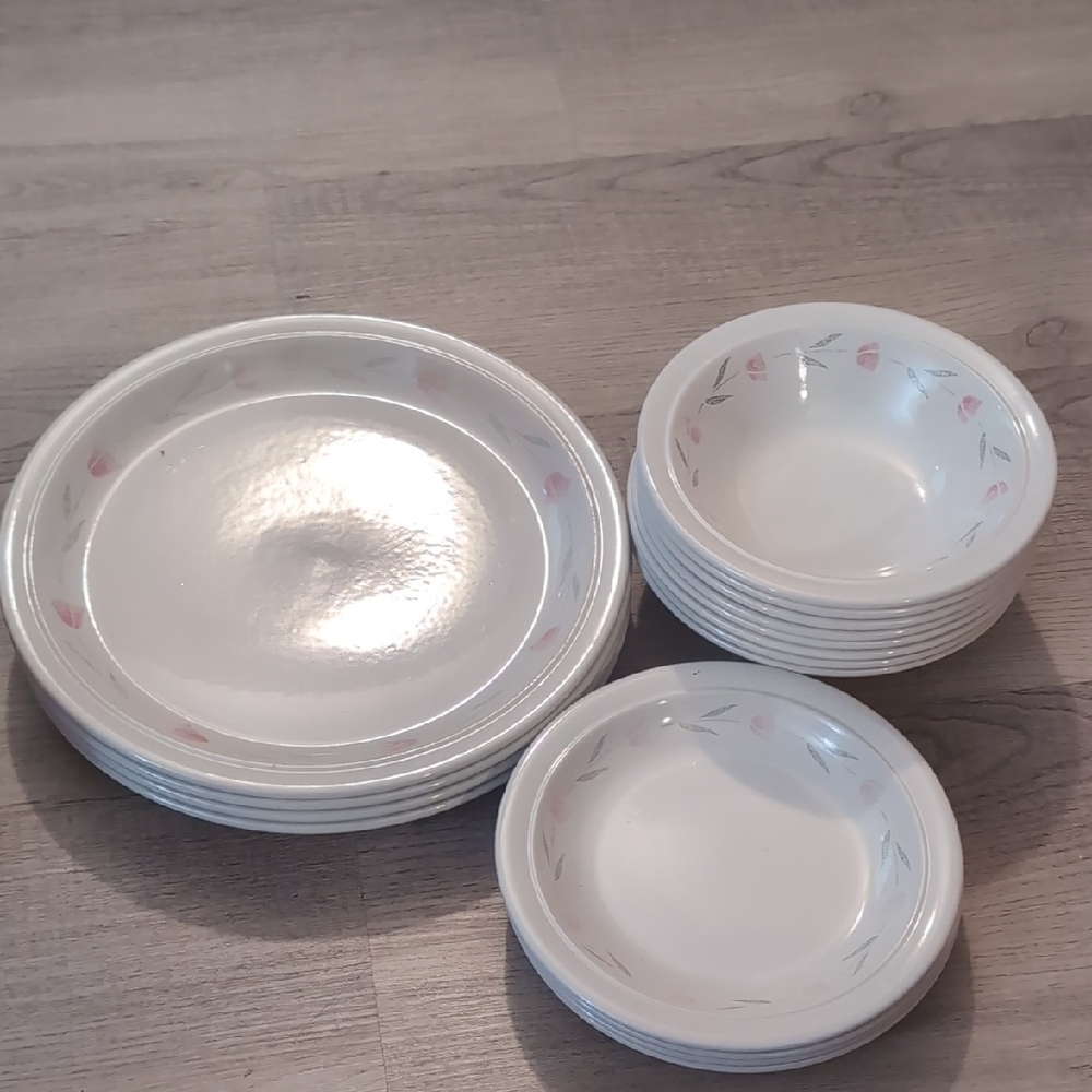 Elegant White and Pink Dinnerware Set